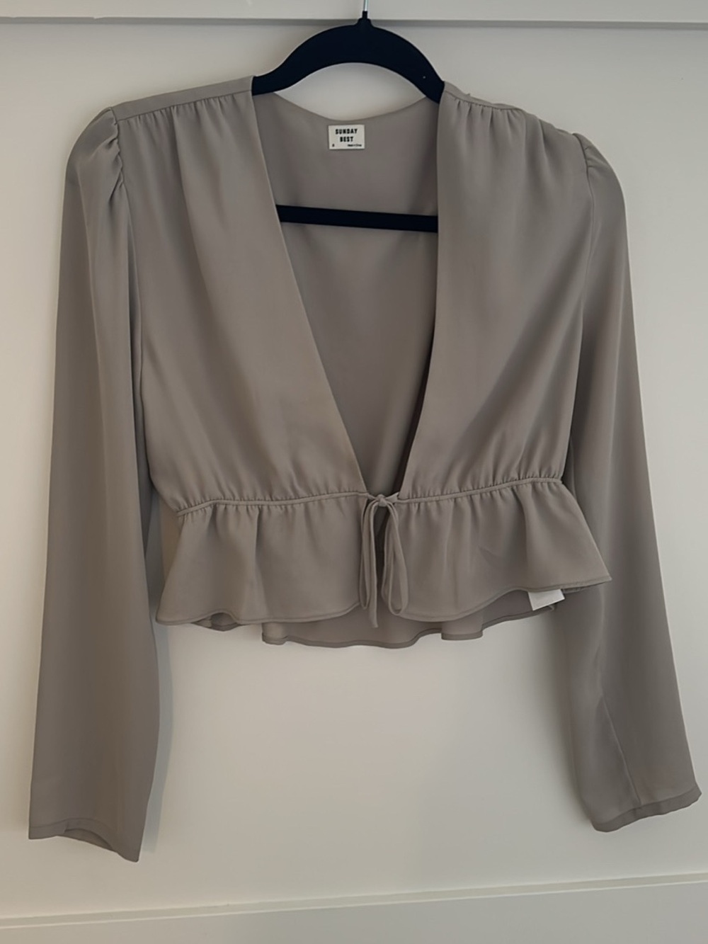 Aritzia tops lot - Picture 7 of 11